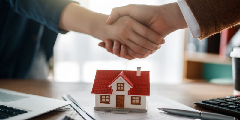 How much should I pay in closing costs in [market_city]